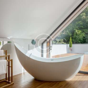 Moden bathtubs: installation and maintenance issues